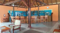 Charlestina Beach Resort - bar