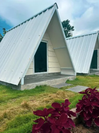 SEROJA Villa and Camping Ground Отели рядом с достопримечательностью «Бакит Селонг»