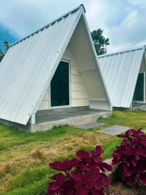 SEROJA Villa and Camping Ground Hotels in Sembalun