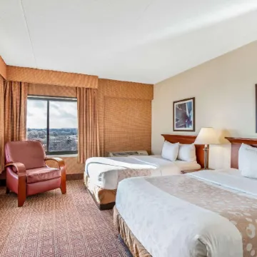 La Quinta Inn & Suites by Wyndham New Haven Отели в г. Нью-Хейвен