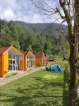 Glamping Azalea Tawangmangu - pemandangan pegunungan