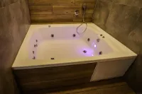 G38 Rental Apartment Building - Hot Tub