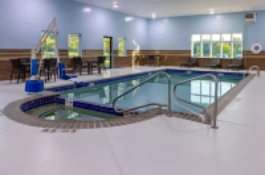 ฮอลิเดย์ อินน์ เอ็กซ์เพรส แอนด์ สวีทส์ ไวน์แลนด์ มิลล์วิลล์ บาย IHG