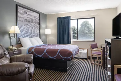 Super 8 by Wyndham Humboldt Hotels in Humboldt