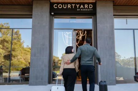 Courtyard Perth, Murdoch Отели рядом с достопримечательностью «Applecross Art»