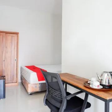 RedDoorz Plus Syariah Near Stasiun Tegal 2