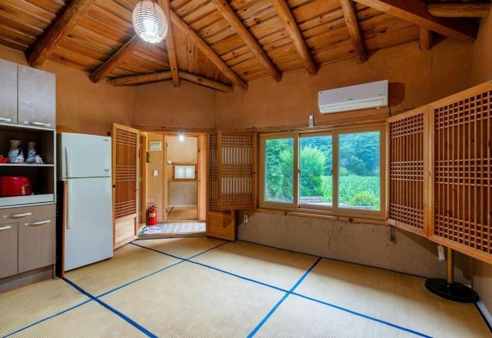 캠핑이나 바베큐가 가능할 것 같은 야외 공간 이미지