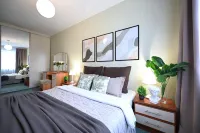 5 Звезд Двухкомнатная квартира по улице Елькина 59 - ТРК Урал Отели в г. 