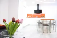 Smart-Tech Plaza Flat - Apartments