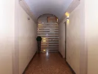Casa Isolani, Piazza Maggiore
