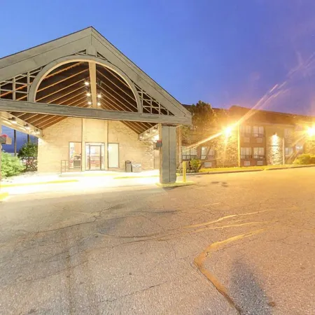 Super 8 by Wyndham Sudbury on