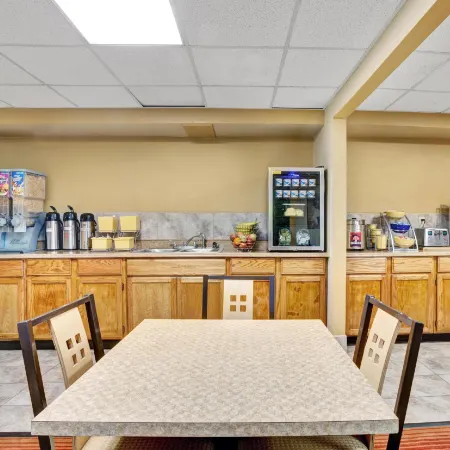 Days Inn by Wyndham Louisville Airport Fair and Expo Center