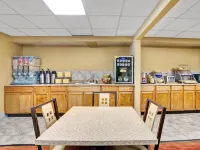 Days Inn by Wyndham Louisville Airport Fair and Expo Center - parkir