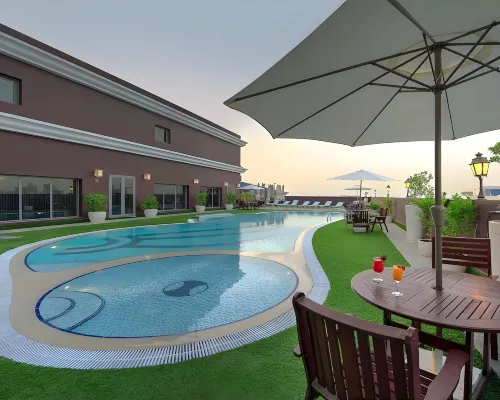 Ascot Hotel Отели рядом с достопримечательностью «Рынок Мина-базар»