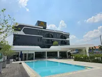 Manee Mantra Hotel, Kanchanaburi - Pools