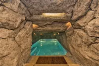 Glorious Hotel - Pools