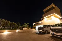 Airscape Hotel Free Shuttle from Athen's Airport - parking