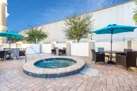 La Quinta Inn & Suites by Wyndham Tampa Central