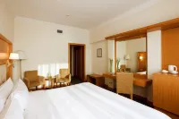 Hotel Milan Hotel dekat Stasiun Metro Kantemirovskaya