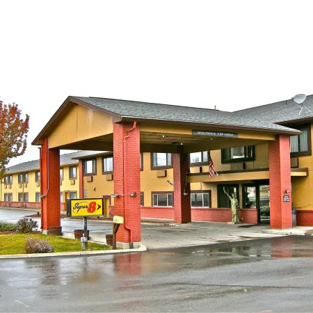 Super 8 by Wyndham Baker City