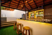 De Lagom Comforts , Comfortable Rooms with Pool & Breakfast - Near Anjuna Beach - bar