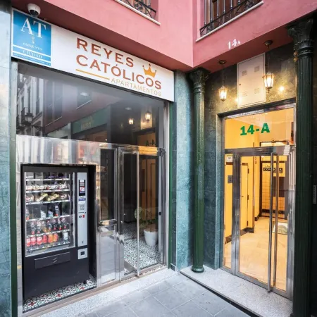 Apartamentos Reyes Católicos by Medina Living