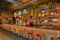 Seasons Golf, Leisure, Spa - bar