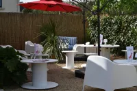 Hôtel-Restaurant le Clos des Hortensias Logis Hôtels à : Bignan