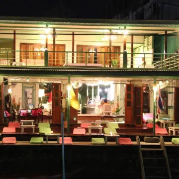 安葩窪愛之家旅館 安帕瓦水上市場（Amphawa Floating Market）附近的飯店
