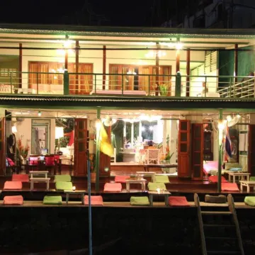 Baanrak Amphawa Homestay