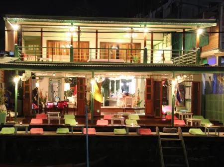 Baanrak Amphawa Homestay