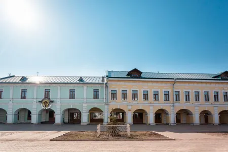 Русское подворье Отели рядом с достопримечательностью «Троице-Сергиев Варницкий монастырь»
