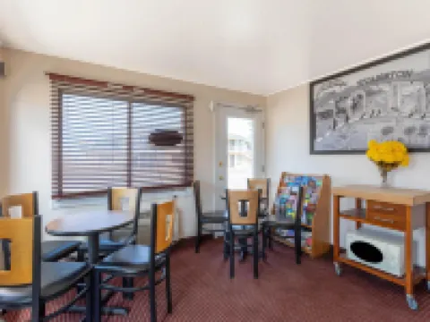 Super 8 by Wyndham Evanston Hoteles en Evanston