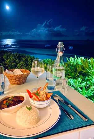 Astroea Beach Hotel Отели в г. Vieux Grand Port