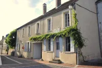 La Maison Jeanne d'Arc Hotels in Villiers-Saint-Benoit