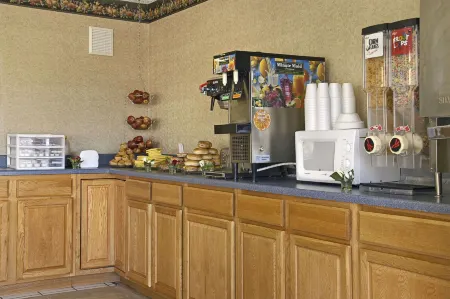 Days Inn by Wyndham Apple Valley Pigeon Forge/Sevierville Отели рядом с достопримечательностью «Уайлдернесс эт Смокис»