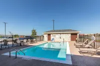 Comfort Suites Kyle - Pools