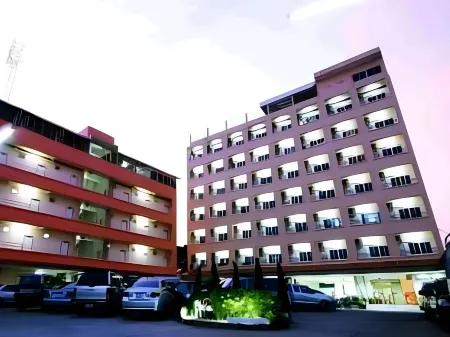 P.A. Place Hotel Отели рядом с достопримечательностью «Chao Por Chao Mae Na Pha Shrine»