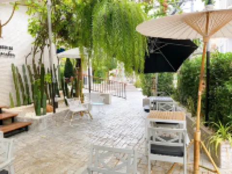 โรงแรมจอมเทียน ลองสเตย์ โรงแรมใกล้Roong Reuang Coach