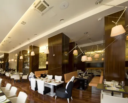 Ист Гейт (East Gate)