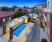 MainStay Suites Kew - Family