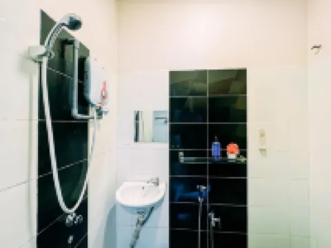 Night Queen Hotel (Kota Warisan) Hotels in Dengkil