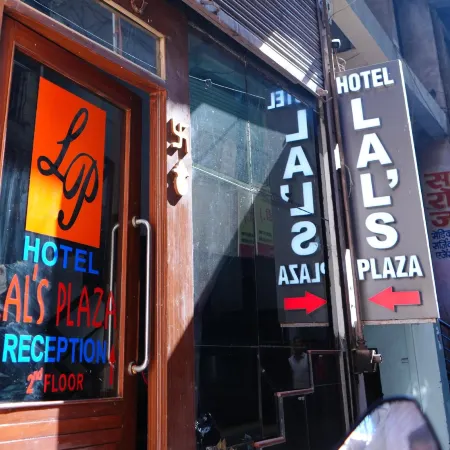 Lals Plaza Hotel Отели рядом с достопримечательностью «Taj Mahal Palace»
