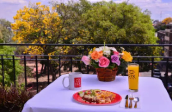 Six Hotel Guadalajara Expiatorio