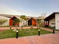 The O-Zone Airport Riviera Lodge - Villas