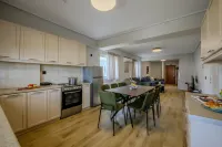 Elise Apartment Airport by Airstay - parking
