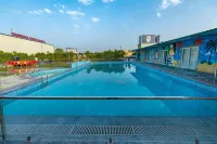 Chandrika Green Resort, Vrindāvan - Pools
