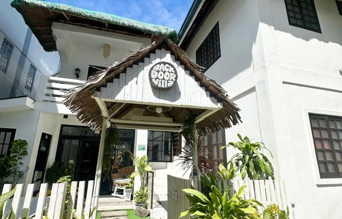 Backdoor Villa