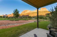 Driftwood Lodge - Mountain view