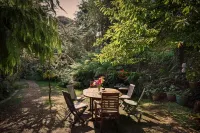 Ward Avenue B&B - parking